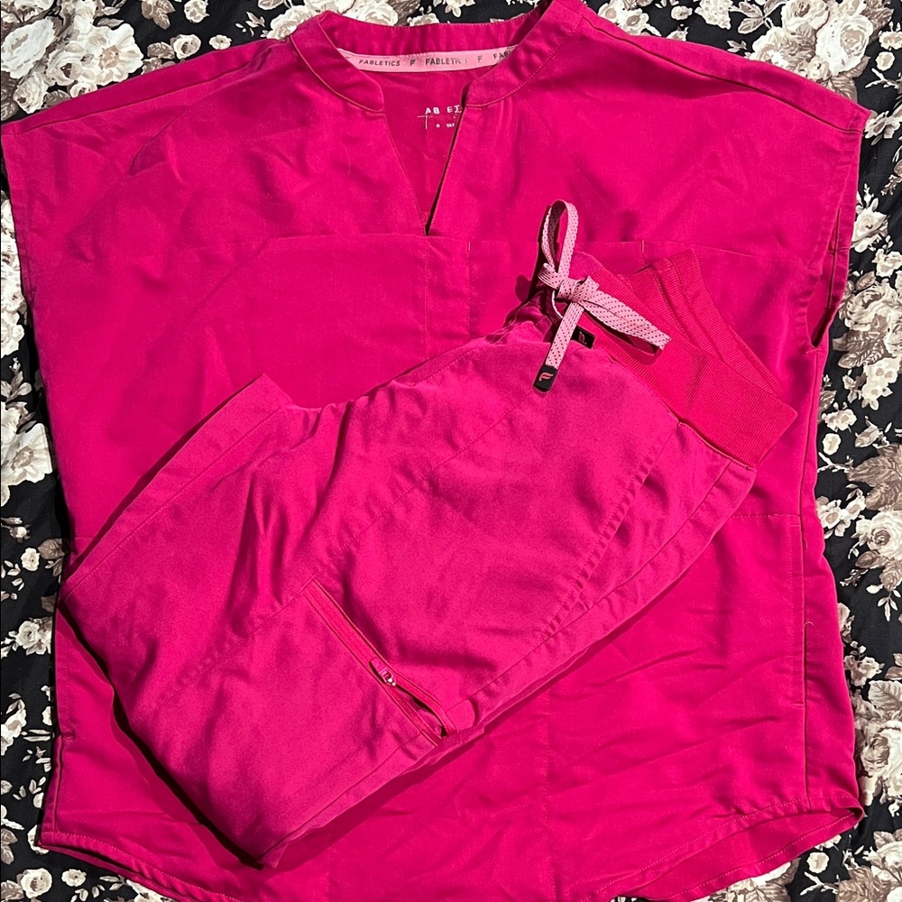Fabletics Pink Scrubs Set Joggers Small Short Petite EUC